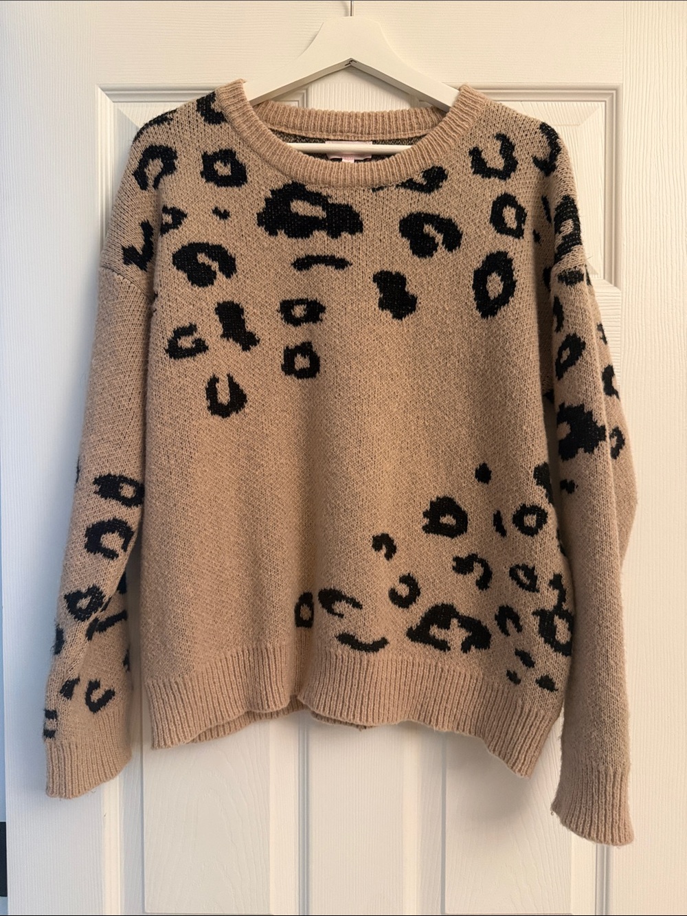 Pink Lily Beige Leopard Print Women's Sweater Size Small